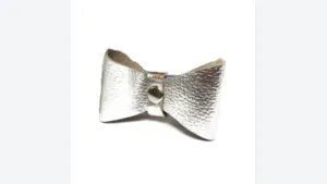 Imagen de cupón: Estilo Solidario: Moña de Cuero para Mascotas, Color a Elección