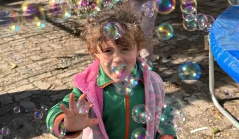 ¡Despierta sonrisas, construye esperanza para los niños con autismo en Trompo Azul! ¡Despierta sonrisas, construye esperanza para los niños con autismo en Trompo Azul!